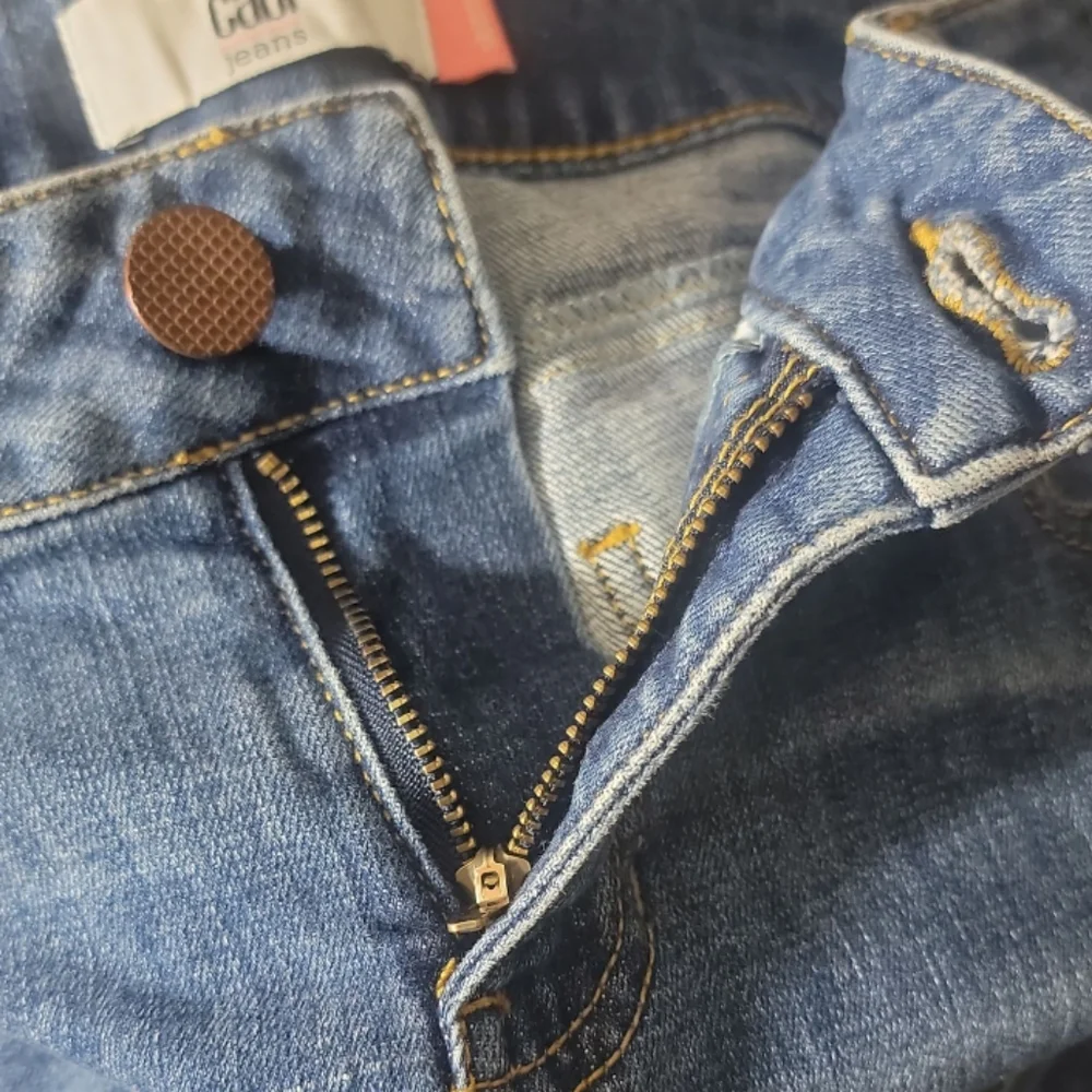 Cabi women's skinny blue low rise distress jeans size 4 - Picture 6 of 11